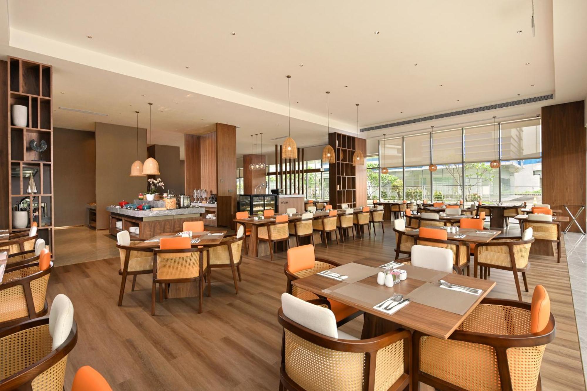 Model J Hotel Jakarta Soekarno - Hatta Airport Tangerang Exterior photo