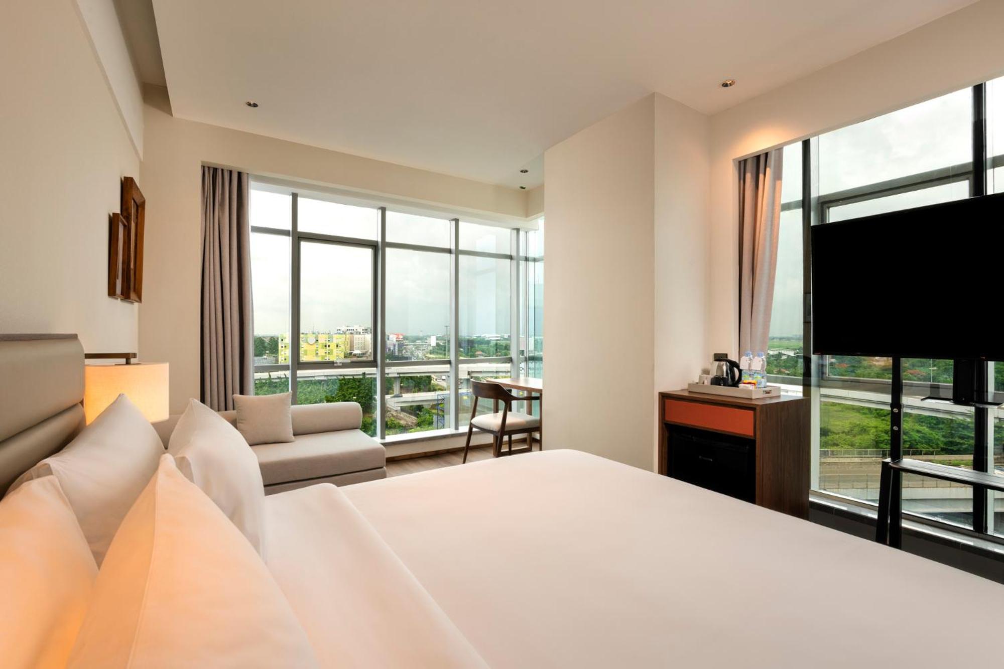 Model J Hotel Jakarta Soekarno - Hatta Airport Tangerang Exterior photo
