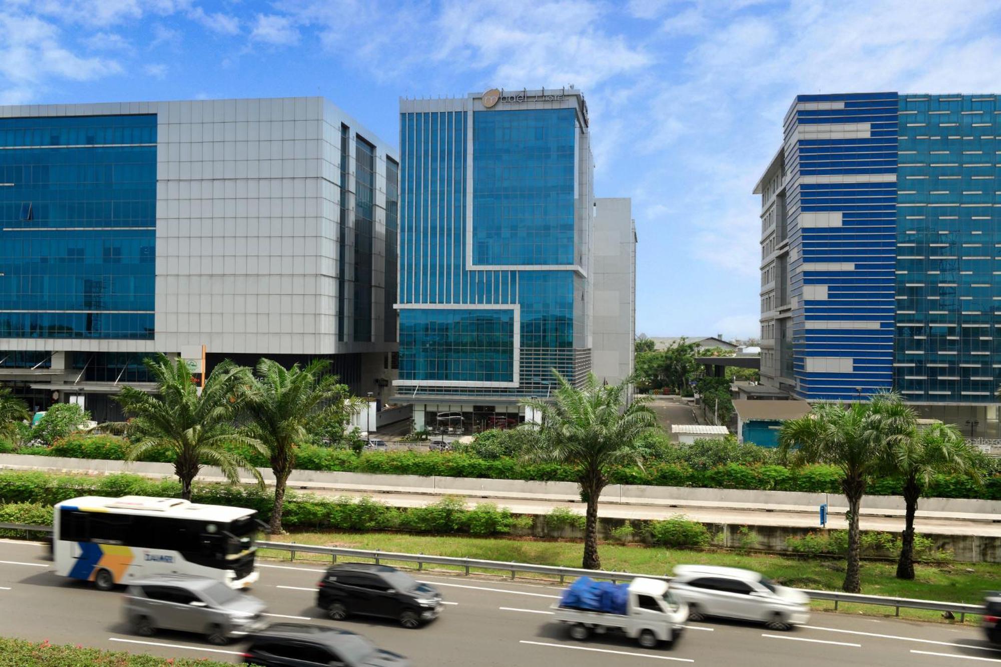 Model J Hotel Jakarta Soekarno - Hatta Airport Tangerang Exterior photo